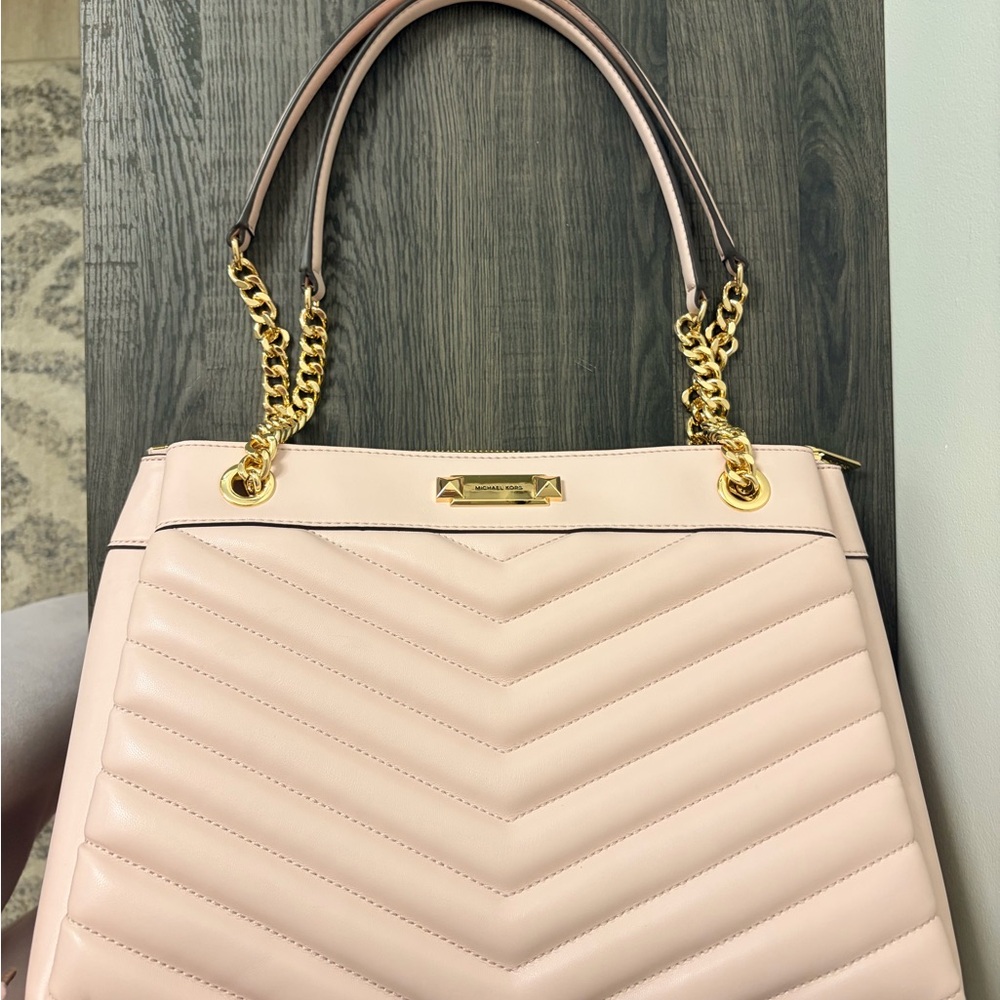 BRAND NEW Michael Kors Blush Chevron Shoulder Bag